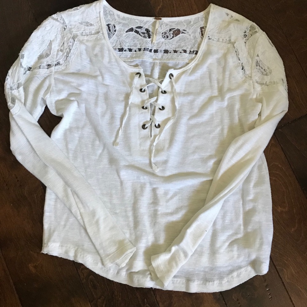 Free people tee with lace insets, sz S